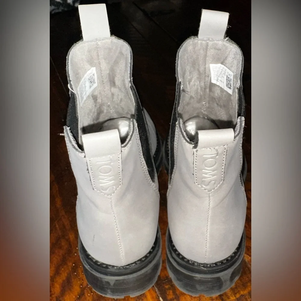 UEC TOMS Women's Skylar Chelsea boots Sz 7.5